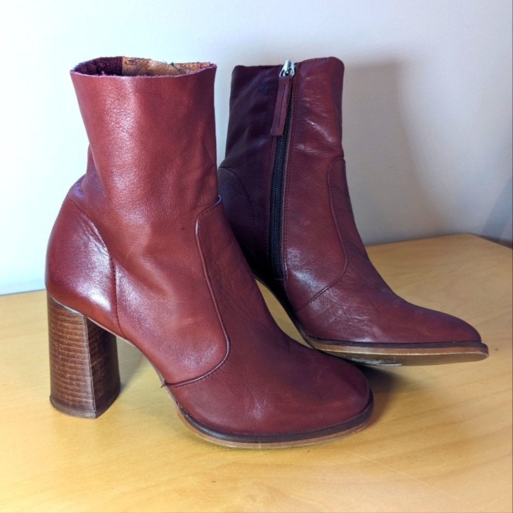 L'INTERVALLE Burgundy leather Boots! MADE IN SPAIN size 37= 6.5, 7